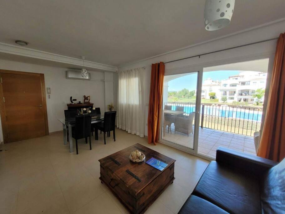 Belle Vue Sur La Piscine Apartamento Sucina Exterior foto
